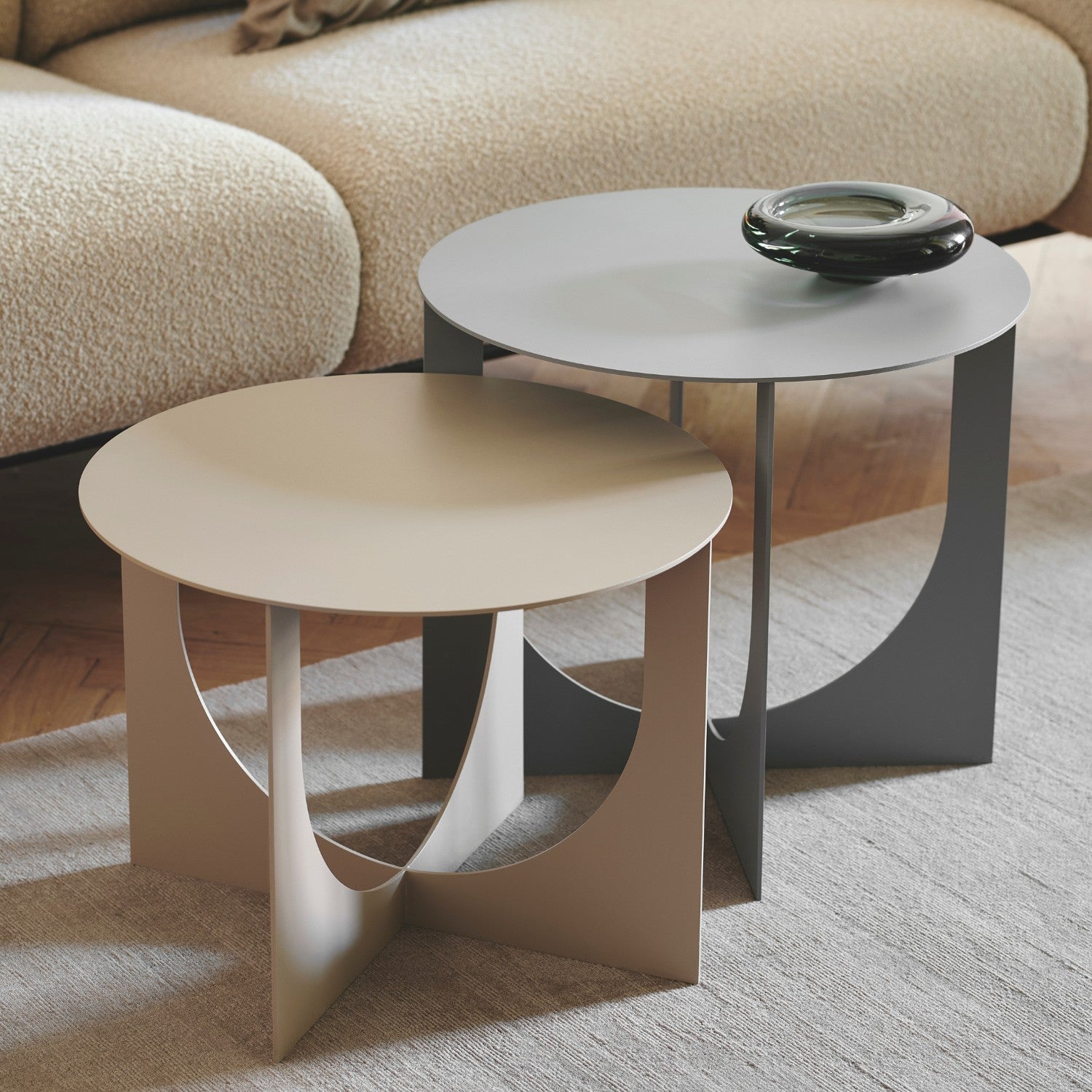 INVERSE MEDIUM - Coffee Table