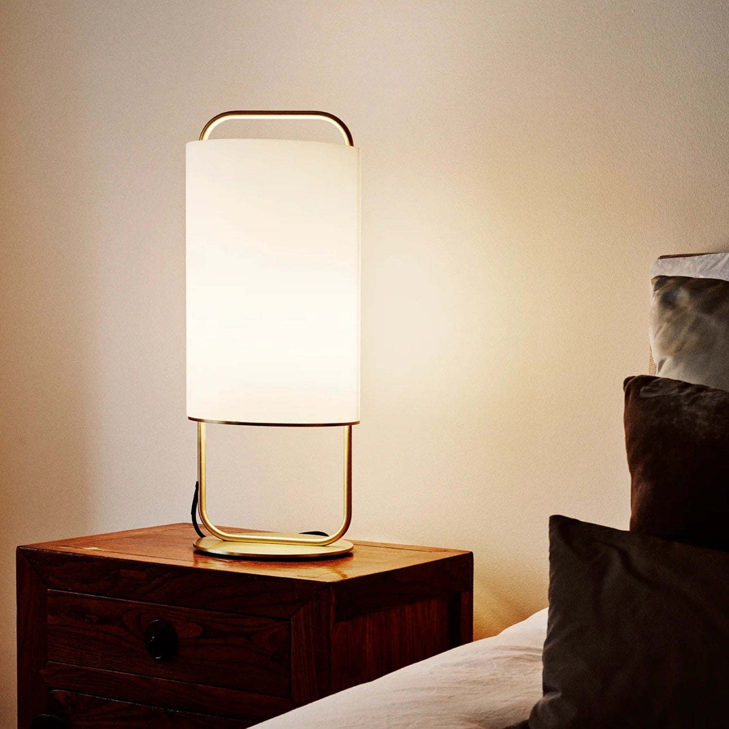ALISTAIR M - Table Lamp